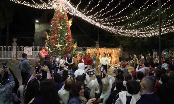Ajijic lights up Christmas with community spirit